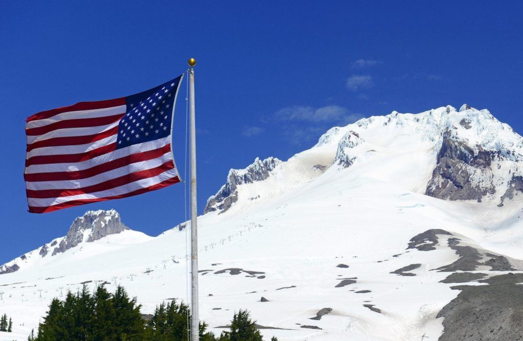 USA 2 Patriotic-view-of-American-Flag-with-Snow-covered-Mount-Hood-volcano-and-popular-recreation-area-near-Portland-Oregon-USA