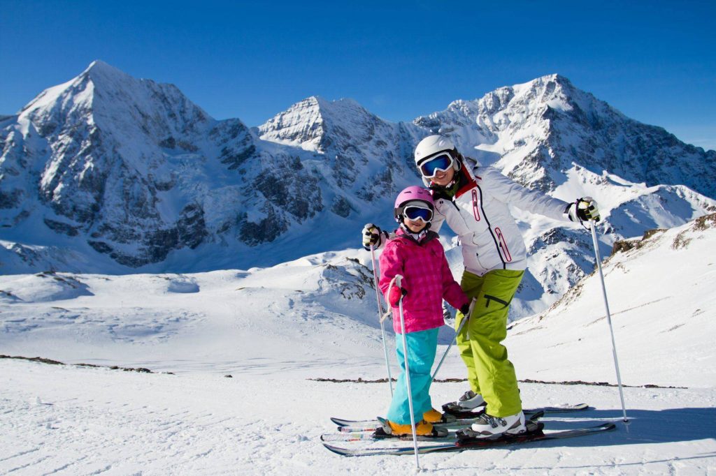 Verbier 2 Skiing, winter sports - skiers on mountainside