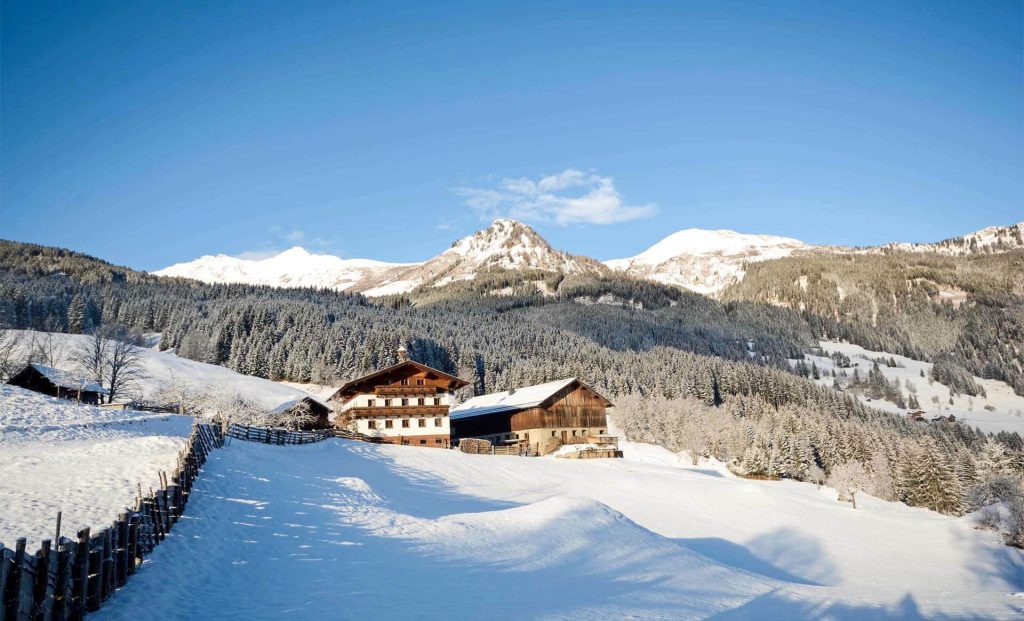 Bad Gastein 2 Winterlandschaft mit Alm und alten Bauernhof, Gasteinertal bei Bad Gastein, Pongau Alpen