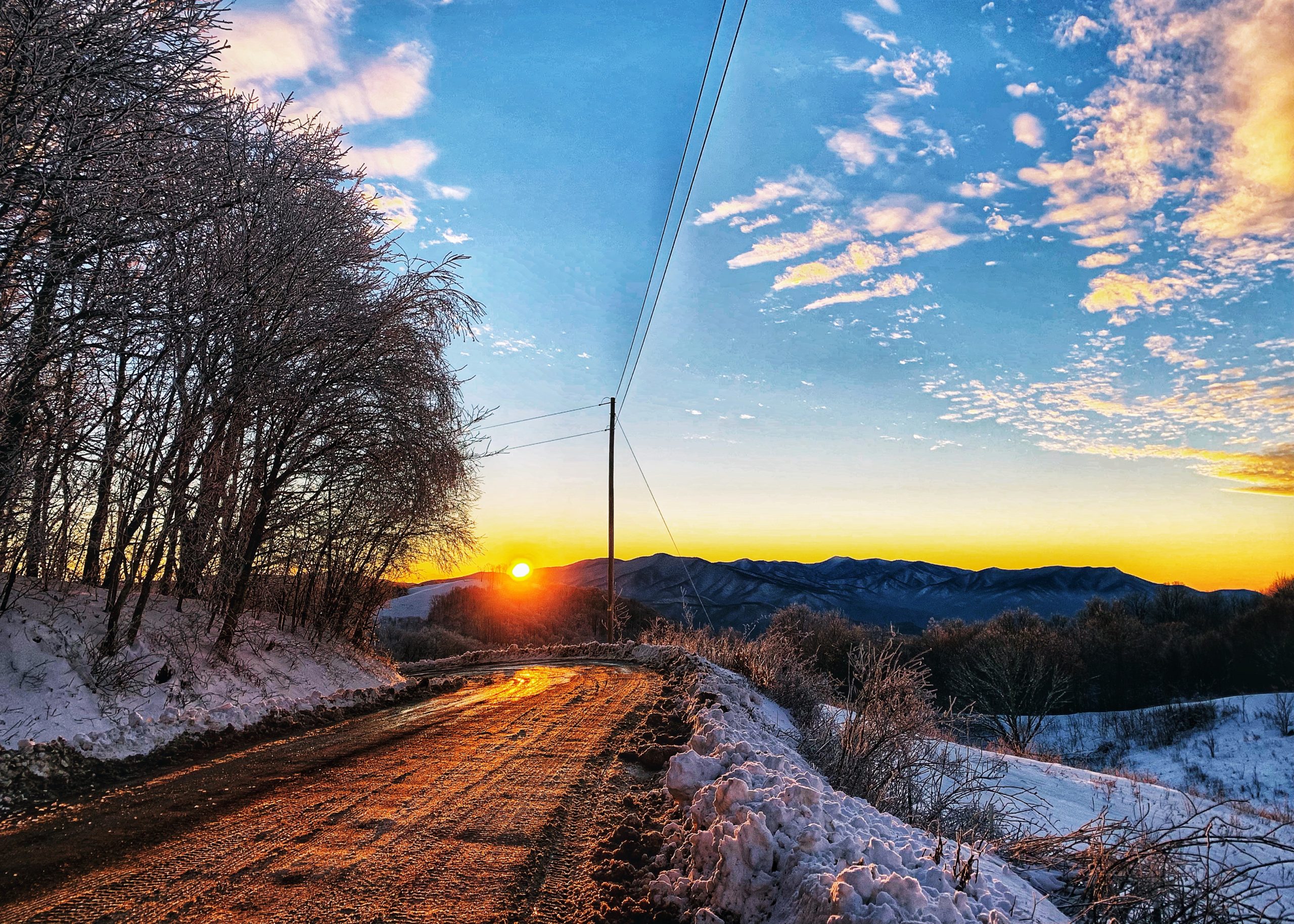 Blue Ridge Mountains in Snow during Sunset. © Yivv Zhang | Dreamstime.com