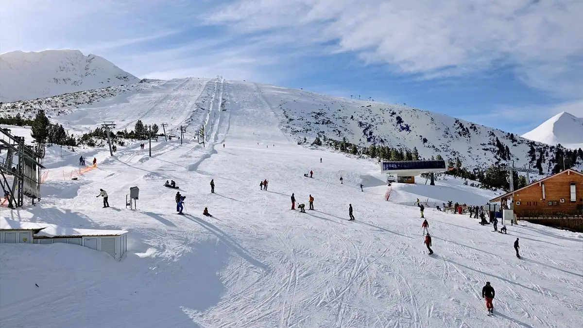 Skiersplanet 13 Skiing in Bulgaria Here’s What You Need to Know dreamstime_xxl_92543141-1920x127 skiersplanet