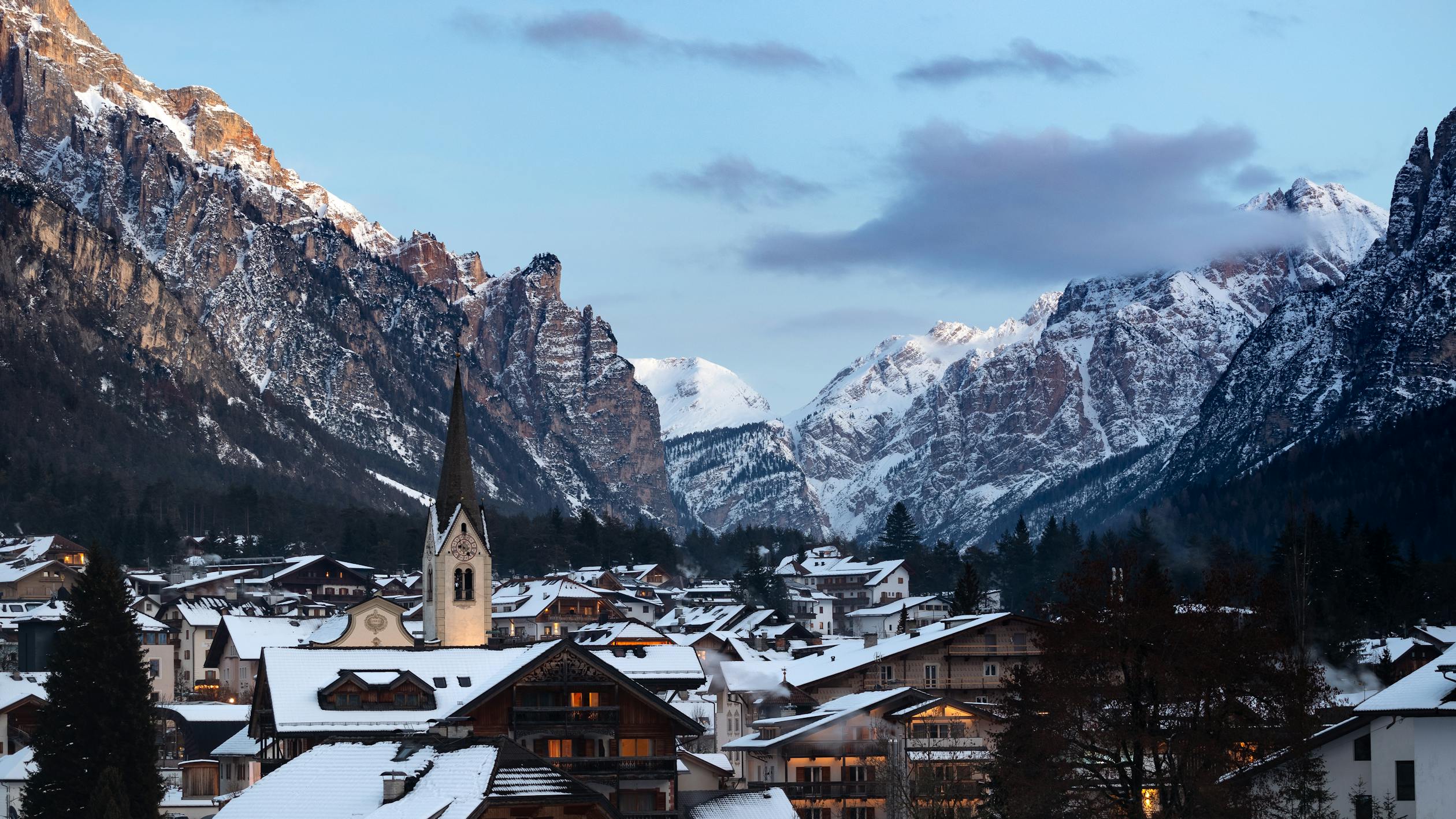 free photo of a town in a mountain valley