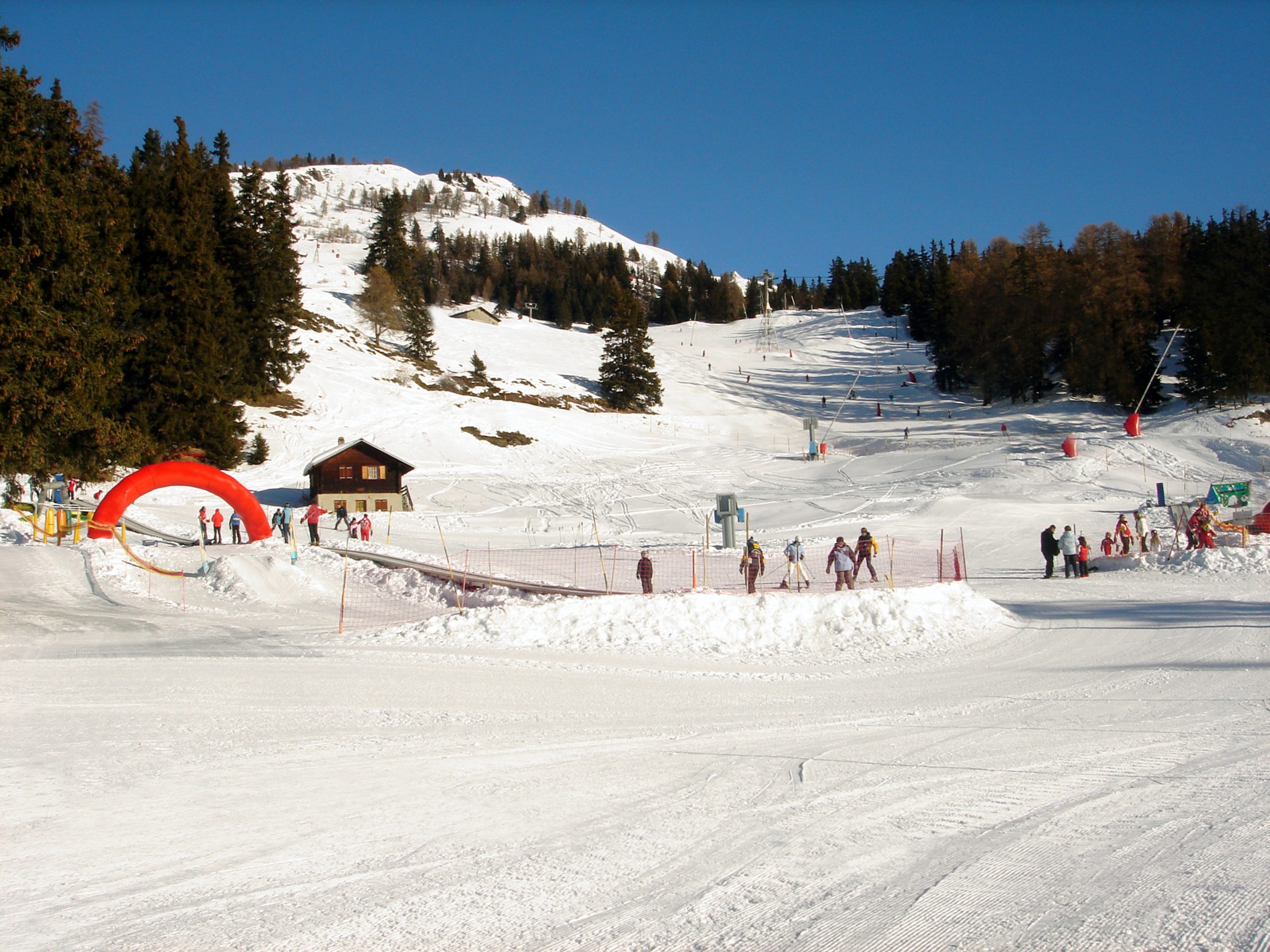 Preview: The Show Goes On In Crans Montana and Sestriere 7 dreamstime xxl 10445544 scaled